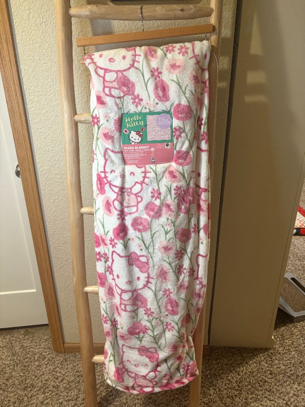 Hello Kitty Floral Plush Blanket Full Queen Pink Flowers Sanrio 90x90 NWT
